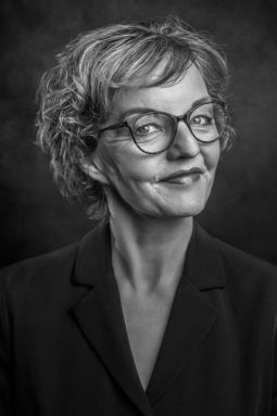 Sanne Wallis de Vries comedian Amsterdam stand-up comedy