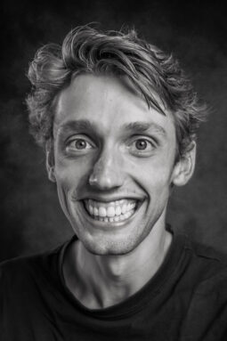 Teun de Vries comedian